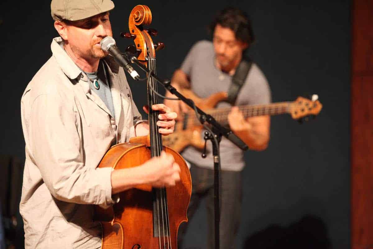 Dave-Eggar-with-Ariel-de-la-Portilla